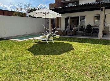 Terreno / Lote · 350m² · 4 Recámaras · 3 Estacionamientos · Increíble Casa en Amanali, Club Golf & Náutico