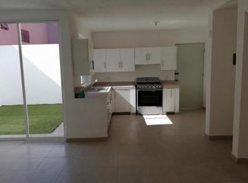 Casa · 160m² · 3 Recámaras · 2 Estacionamientos · Gran Oportunidad Casa Frente a Parque con Recámara en Planta Baja