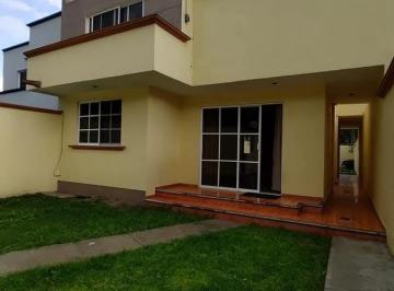 Casa · 442ha · 5 Recámaras · 3 Estacionamientos · Hermosa Casa en Fraccionamiento Praderas Amplia con Jardín