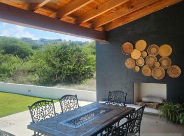 Terreno / Lote · 530m² · 4 Recámaras · 3 Estacionamientos · Impecable Casa en Club de Golf Amanali