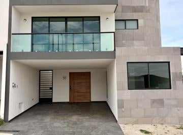Casa · 231m² · 4 Recámaras · 2 Estacionamientos · Casa en Venta Fraccionamiento Sauco, Harás del Bosque