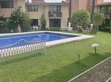Casa en condominio de 4 habitaciones, Cuernavaca · Casa en Venta en Cuernavaca, Colonia Delicias, Alberca.