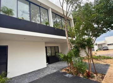 Casa · 180m² · 3 Recámaras · 2 Estacionamientos · Casa en Arbolada en Venta