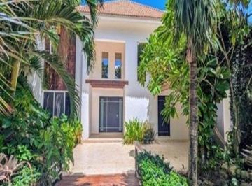 Casa de 3 habitaciones, Mérida · Casa en Venta en Merida / F - 2130, 3 Rec. Club de Golf La Ceiba $15,800,000