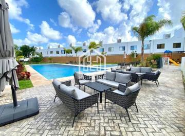 Alberca · Casa de Tres Niveles en Cancún, Terraza Privada y Amenidades de Estilo Resort con Plusvalía