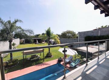 Casa de 2 habitaciones, Xochitepec · Xochitepec, Morelos Venta Casa con Gran Jardín, Alberca y Terrazas