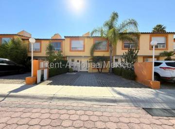 Casa en condominio de 3 habitaciones, Querétaro · Casa con 3 Habitaciones y 160 m² en Renta en Juriquilla