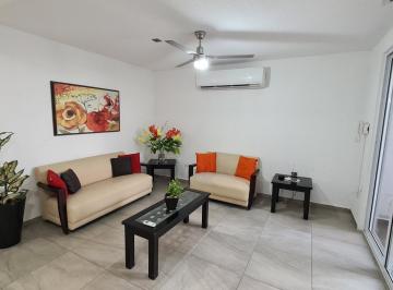 Casa · 200m² · 4 Recámaras · 2 Estacionamientos · Casa Amueblada con Recamara en Planta Baja