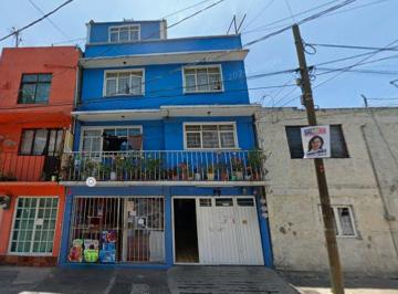 Casa de 3 habitaciones, Azcapotzalco · Casa en Venta en Tezozómoc, Azcapotzalco Cerca del Parque