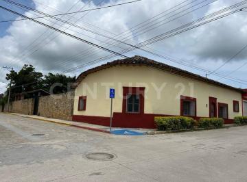 Casa · 350m² · 4 Recámaras · 3 Estacionamientos · Casa de Arquitectura Tradicional en Copoya, Chiapas