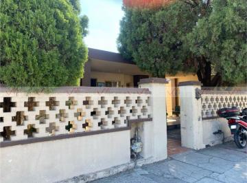 Casa · 454m² · 3 Recámaras · 4 Estacionamientos · Casa en Venta en Chapultepec