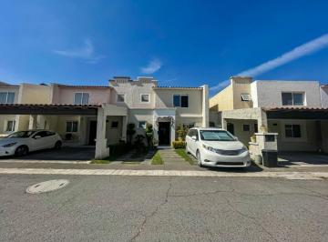 Casa en condominio de 4 habitaciones, Metepec · Casa en Villas del Castaño I, con Ampliación y Excelente Distribución.