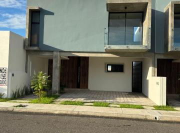 Casa de 3 habitaciones, Alvarado · Amplia, Cómoda en Fracc en Fracc Cerrado con Casa Club