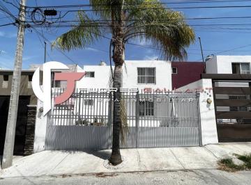Casa · 165m² · 3 Recámaras · 2 Estacionamientos · Casa en Venta en El Fracc. Encinos en La Ciudad de Aguascalientes