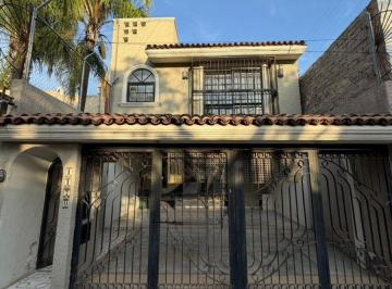 Casa de 3 habitaciones, Zapopan · Casa en Venta en Colonia Altamira
