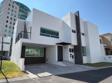 Casa de 3 habitaciones, Querétaro · Oportunidad Única, Casa en Esquina en Zona Privilegiada - Centro Sur