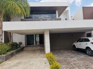 Casa de 3 habitaciones, Mérida · Casa en Venta en Merida F - 21195, 3 Rec. Priv. Compostela $13,900,000