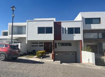 Casa de 1 habitación, Querétaro · Casa con 332 m² de Superficie de Terreno en Venta en Centro Sur