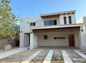 Casa de 6 habitaciones, Mérida · Casa en Venta en Merida F - 2112, 6 Rec. Parque Central Cholul $7,799,000