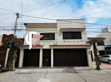 Casa · 300m² · 4 Recámaras · 3 Estacionamientos · Casa en Venta en Villas de San Nicolás Al Norte de La Ciudad de Aguascalientes