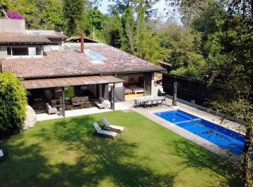 Casa · 400m² · 4 Recámaras · 4 Estacionamientos · Casa con Alberca en Zona Club de Golf Avándaro