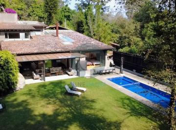 Casa · 400m² · 4 Recámaras · 4 Estacionamientos · Casa con Alberca en Zona Club de Golf Avándaro