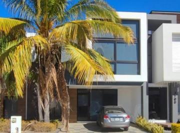 Casa · 250m² · 4 Recámaras · 2 Estacionamientos · Casa en Renta en Altabrisa