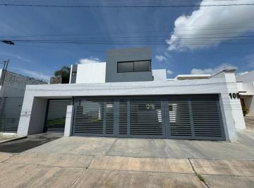 Casa de 4 habitaciones, León · Residencia de 4 Recamas en La Parte Baja de Gran Jardín