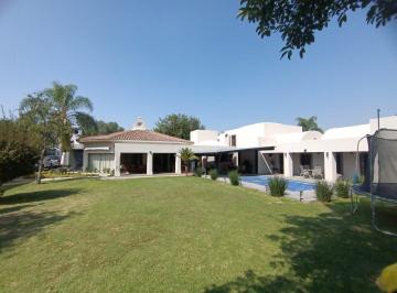 Casa · 1300m² · 3 Recámaras · 9 Estacionamientos · Casa en Venta Residencial El Carmen León, Gto