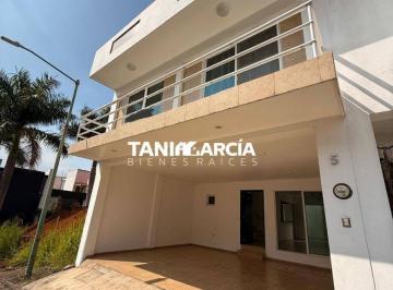 Casa de 3 habitaciones, Fortín · Vendo Casa Moderna en Fraccionamiento Privado en Fortín, 3 Niveles!.
