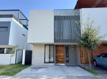 Casa de 4 habitaciones, Zapopan · Casa en Venta en Coto Cedro