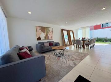 Casa en condominio · 191m² · 4 Recámaras · 2 Estacionamientos · Casa en Venta en Albatros Metepec con Habitación en Planta Baja