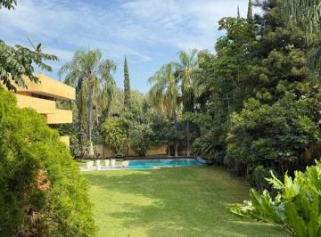 Casa · 1800m² · 4 Recámaras · 4 Estacionamientos · Casa Venta Colinas de San Javier