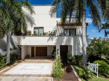 Casa en condominio de 4 habitaciones, Benito Juárez · Casa en Venta en Residencial Puerto Cancún Canales