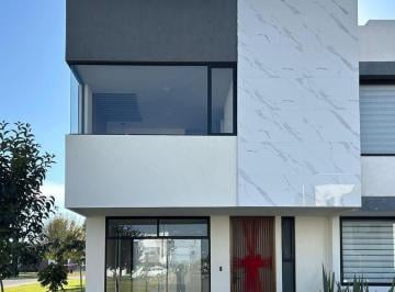 Casa · 190m² · 3 Recámaras · 2 Estacionamientos · Casa en Venta en Cholula, Puebla