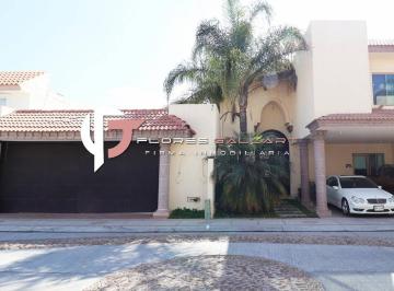 Casa · 330m² · 3 Recámaras · 2 Estacionamientos · Casa en Venta en Fracc. Portón Santa Clara Al Norte de La Ciudad de Aguascalientes