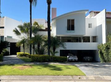 Casa · 520m² · 3 Recámaras · 6 Estacionamientos · Casa Venta Valle Real Zapopan