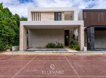 Casa en condominio de 4 habitaciones, Benito Juárez · Casa en Venta en Residencial Via Cumbres