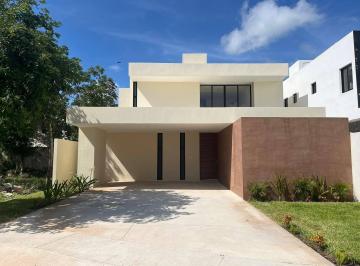 Casa · 293m² · 4 Recámaras · 4 Estacionamientos · Venta de Casa en Parque Natura Cholul Mérida