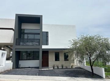 Casa · 255m² · 3 Recámaras · 3 Estacionamientos · Estrene Moderna Casa en Venta Fraccionamiento Lomas de Juriquilla Queretaro