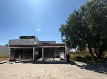 Casa · 366m² · 3 Recámaras · 4 Estacionamientos · Casa Venta con Alberca Real de Juriquilla Queretaro