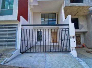 Casa · 182m² · 3 Recámaras · 2 Estacionamientos · Casa en Fraccionamiento Buenos Aires Xalapa Ver en Venta Zona Usbi