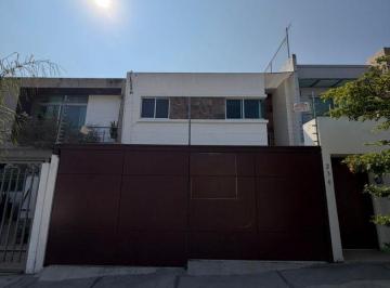 Casa de 3 habitaciones, Zapopan · Casa en Venta en La Cima