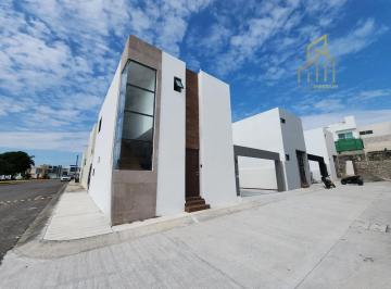 Casa · 169m² · 3 Recámaras · 2 Estacionamientos · Casa en Residencial Lomas Residencial