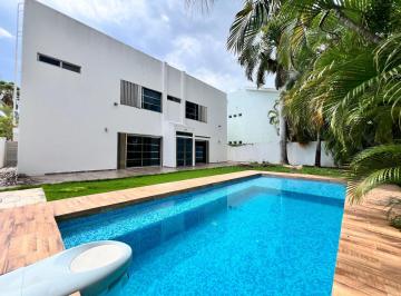 Casa · 600m² · 3 Recámaras · 2 Estacionamientos · Residencia Exclusiva en Villa Magna – Cancún. 3 Recámaras - 3 Baños