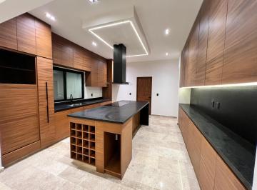 Casa · 290m² · 3 Recámaras · 2 Estacionamientos · Residencia Moderna en Venta – Via Cumbres, Cancún. 3 Recámaras - 3 1/2 Baños