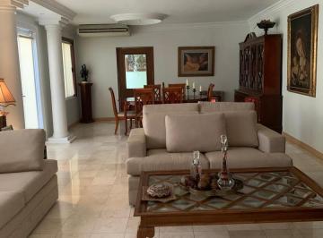Casa · 450m² · 3 Recámaras · 2 Estacionamientos · Casa en Venta en Jardines de San Agustin Spgg