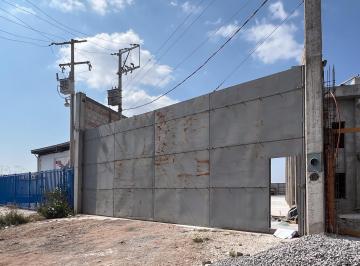 Terreno / Lote · 2100m² · Terreno en Renta en Ezequiel Montes Sobre Carr 120, Bardeado, Piso Concreto 45kvas, Cisterna 5,000 L