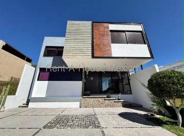 Casa de 4 habitaciones, Corregidora · Casa en Venta en Corregidora con 4 Hab, 5 Baños, Queretaro, Mexico.