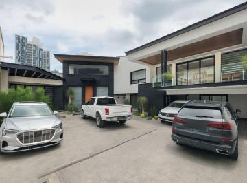 Casa de 4 habitaciones, Santa Catarina · Casa en Venta – en Privada